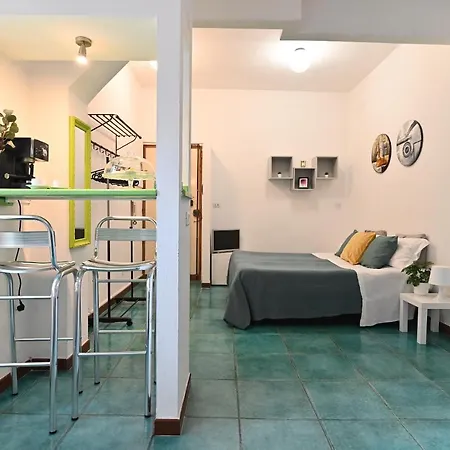 Izzhome Apartment