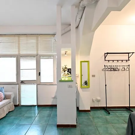 Izzhome Apartment